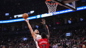Suns guard Devin Booker suffers right leg injury vs. Raptors