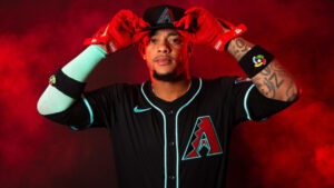 Arizona Diamondbacks unveil new uniforms with emphasis on teal, bring back old logo