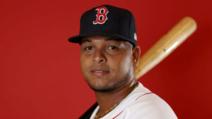 Report: Diamondbacks sign catcher Ronaldo Hernandez on minor league deal