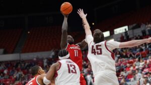 No. 8 Arizona basketball struggles to make shots in loss to Washington State