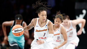 Phoenix Mercury sign guard Sug Sutton to training camp contract