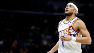 Devin Booker's 52-point inferno leads Suns' best effort of season in win vs. Pelicans