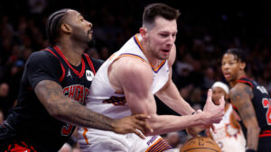 Drew Eubanks sparks Suns' run after hard foul, technical on Bulls