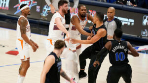 Mavericks' Grant Williams tossed after 2nd technical vs. Suns