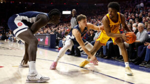 Arizona back in top 10 of college basketball AP rankings after wins vs. USC, UCLA
