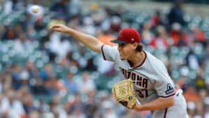 Torey Lovullo gives injury updates as Diamondbacks open spring training