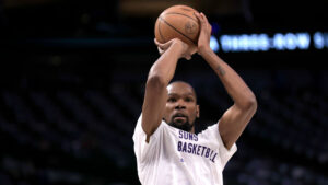 Kevin Durant addresses pregame hecklers, ensures Mavs fans not removed