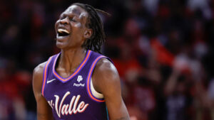 Bol poster, Allen buzzer beater punctuate highest-scoring quarter for Suns in win vs. Lakers