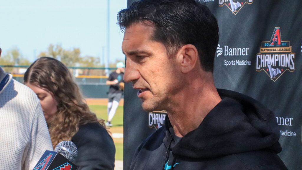 Diamondbacks still actively looking to improve roster