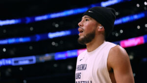 Devin Booker will play for Phoenix Suns in Monday's Cavaliers matchup