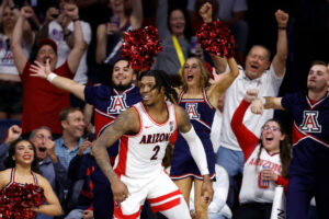 Arizona clobbers Oregon in final home game of season
