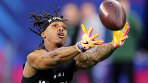 Arizona's Jacob Cowing shows off elite speed at NFL Scouting Combine