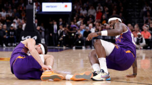 Concerning Devin Booker injury overshadows Suns' slow start, loss to Rockets