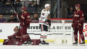 Coyotes' loss to Chicago snaps Blackhawks' 22-game road losing streak