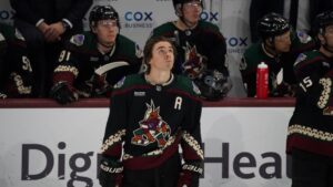 Listen: Coyotes broadcasters give their final sign-offs in franchise's last Arizona game