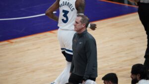 Suns to reportedly take 'hard look' at firing Frank Vogel after players questioned offense