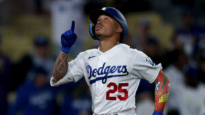Diamondbacks sign second baseman Kolten Wong to minor-league contract