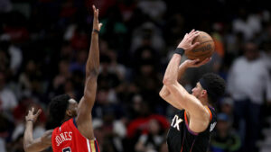 Suns' Devin Booker at long last sets new career high for 3s