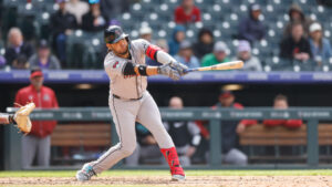 Diamondbacks take series over Rockies behind Eugenio Suarez's 2-run double