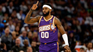 Suns officially re-sign Royce O'Neale