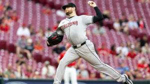 Diamondbacks survive nail-biting 9th inning to earn series win over Reds