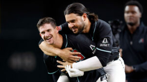 Diamondbacks overcome frustrating night as Kevin Newman walks off Reds