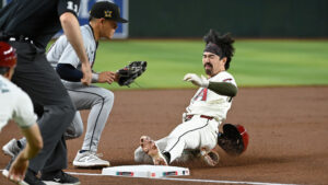Diamondbacks' Corbin Carroll catches Tigers napping with breakaway triple