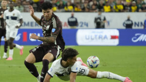 Ecuador earns spot in Copa America quarterfinals with draw against Mexico at State Farm Stadium