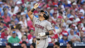 Diamondbacks' Gabriel Moreno, Lourdes Gurriel Jr. exit game vs. Phillies with injuries