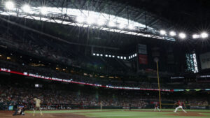 Arizona Diamondbacks in talks to extend Chase Field lease