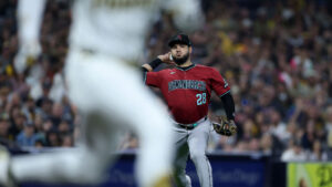 Diamondbacks begin rotating 3B after Eugenio Suarez's struggles