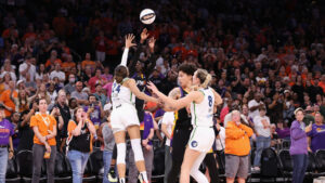 Kahleah Copper's last-second 3 lifts Mercury over Lynx