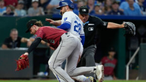 Diamondbacks rally in 9th to take down Royals, latest series