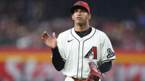 D-backs' Yilber Diaz overcomes tremendous odds for MLB dream; 'You can make a movie out of it'
