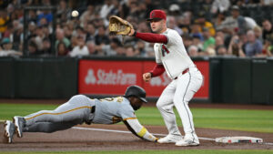 Diamondbacks 1B Christian Walker heads to injured list with oblique strain