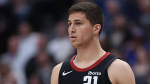 Suns sign point guard Collin Gillespie on 2-way deal