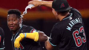 Diamondbacks' Geraldo Perdomo hits walk-off sac fly to beat Blue Jays