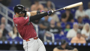 Gurriel's four RBIs power Diamondbacks past Marlins