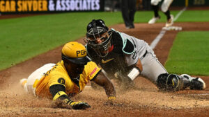 Diamondbacks hold on after bumpy ride, 5-run 1st inning vs. Pirates