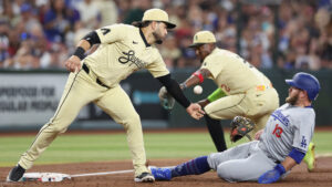 Dodgers defeat Diamondbacks in another wild, highlight-filled game at Chase Field