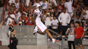 Arizona's Noah Fifita finds Tetairoa McMillan for 4 touchdown passes in Wildcats' win over Lobos