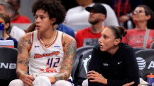 Diana Taurasi receives ovation after fouling out in what could be last game