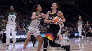 Storm hit 12 threes, beat Mercury in blowout fashion