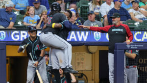 D-backs score 7 runs in 3rd inning against Brewers