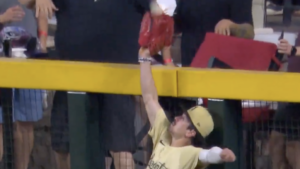 Corbin Carroll robs potential 3-run HR before Giants pour it on D-backs