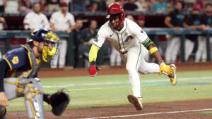 D-backs walk off a wild one to beat Brewers in extras