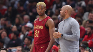 Valley Suns trade for Mamadi Diakite, Phoenix reportedly signs him to exhibit-10 deal