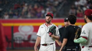 Diamondbacks' Merrill Kelly exits with hamstring cramping vs. Rangers