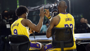 Lakers' LeBron James plays alongside son Bronny vs. Suns