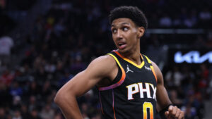 Suns rookie Ryan Dunn sprains ankle in win over Heat